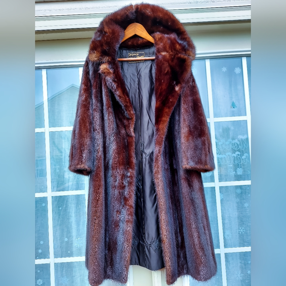 Luminous Brown vintage mink Fur Coat. Long Vintage Fur Coat - Picture 2 of 9